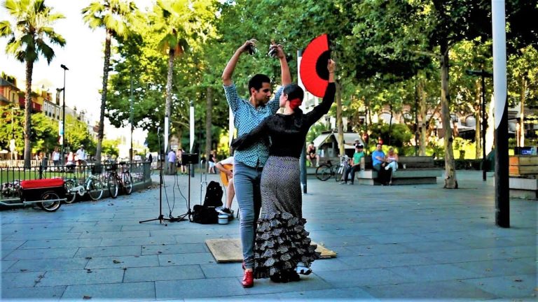 Descubre el apasionante baile típico de Sevilla: un derroche de pasión y tradición